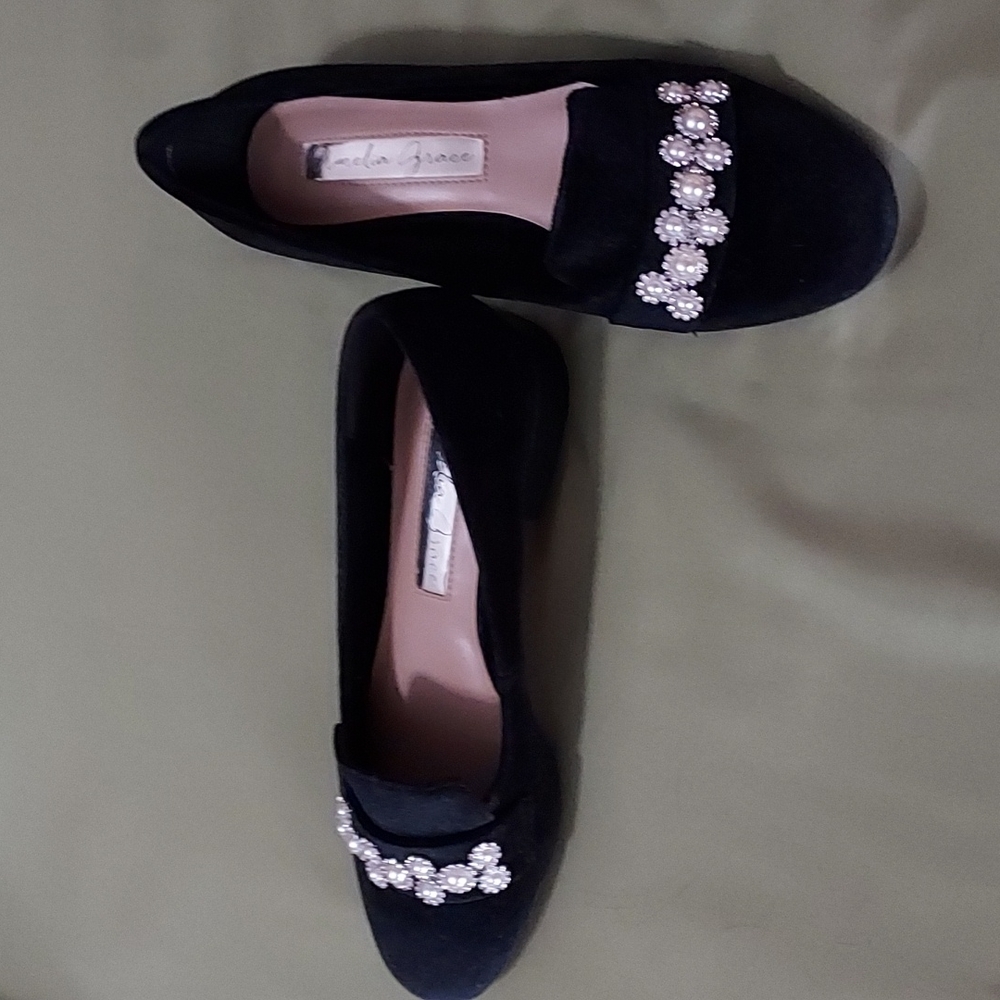 Flat shoes